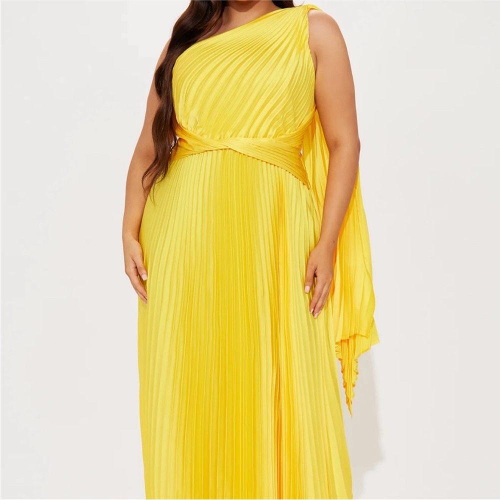 Yellow Pleated One-Shoulder Gown for Weddings
